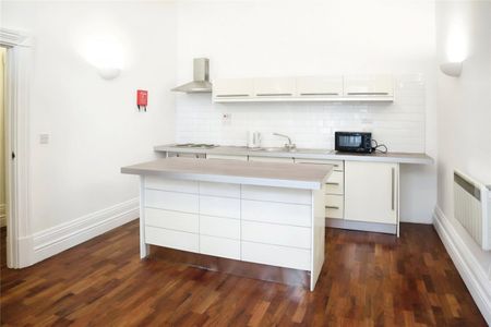 Chancery Lane, Town Centre, HD1 - Photo 3