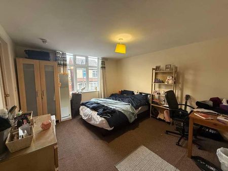 Elmsthorpe Avenue (lenton) // Bed // Bathrooms, NG7 - Photo 3