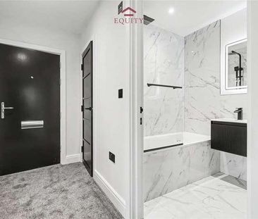 Bullsmoor Lane, Enfield, EN3 - Photo 1