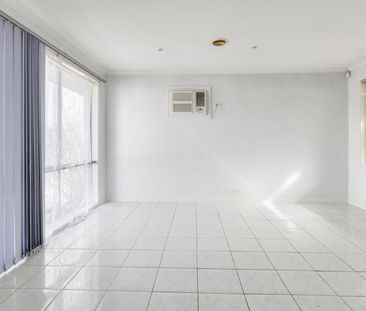 Comfort, Space & Convenience in the Heart of Sydenham - Photo 3