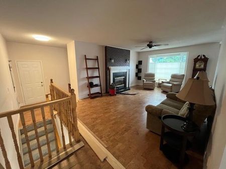 614 Arbour Crescent - 4 bed, 2 bath - HALF OFF 1ST MONTH - Photo 3