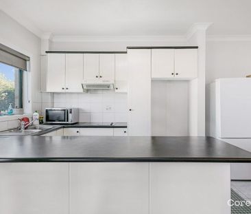 Modern unit offers a fantastic 2 bed,2 bath, 2 garage. Dno't miss out. - Photo 6