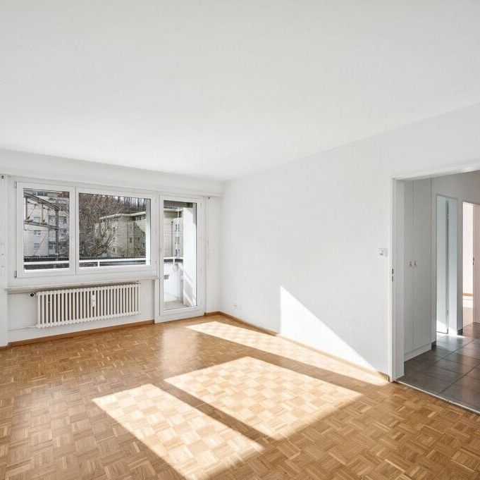 Bright 2-room apartment with balcony - Photo 1