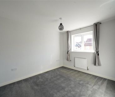 3 bedroom end of terrace house to rent - Photo 2