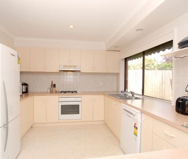 95 King Arthur Drive, Glen Waverley - Photo 5