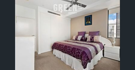 Corner Honeysuckle Apartment with Stunning Harbour Views - Photo 2