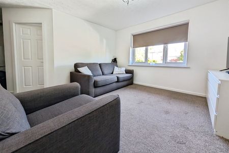 Kern Close, Maybush, SO16 - Photo 2
