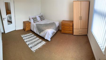 1 bedroom in a house share to rent - Photo 2