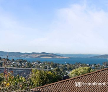 Spacious Unit with Views - Photo 3