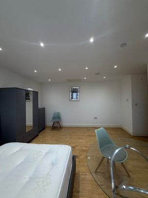 Studio Flat, Kingsley Road, HA2 - Photo 1