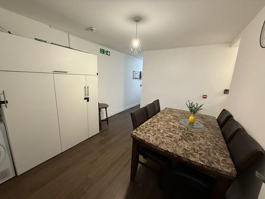 1 bedroom in a house share to rent - Photo 1