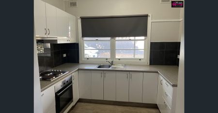 Cottage With Expansive Yard - Photo 5