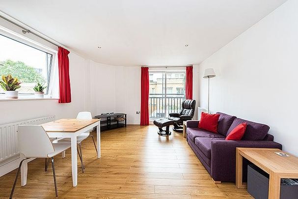 2 Bed Flat, Westferry Road, E14 - Photo 1