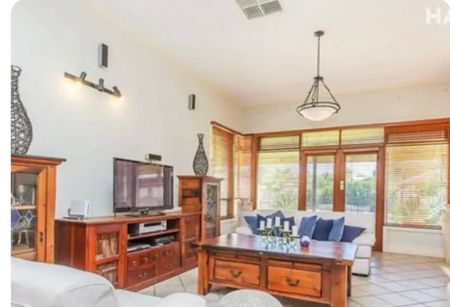 Allenby Gardens - Photo 2