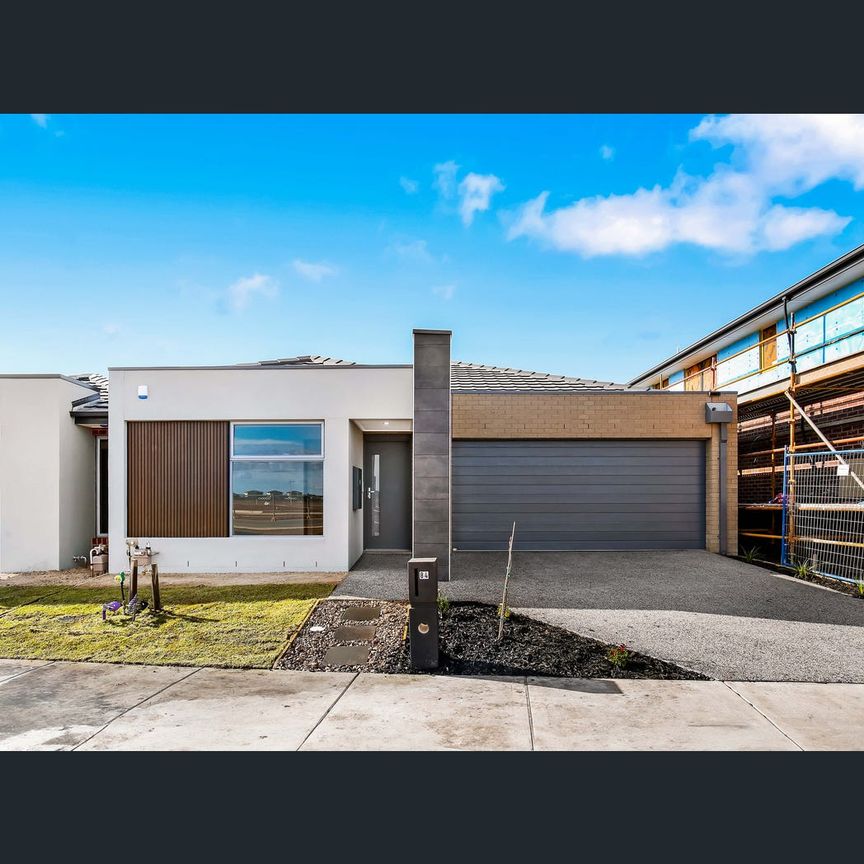 14 Maggie Crescent, Mambourin, Vic 3024 - Photo 1