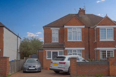3 bedroom semi-detached house to rent - Photo 5