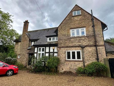 Britwell Road, Burnham, SL1 - Photo 2