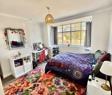 6 Bed Semi-Detached House, Erleigh Court Gardens, RG6 - Photo 3