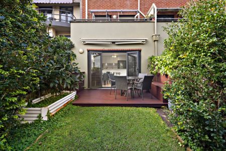 Tranquil Living In Harbourside Pocket One Street Back From The Water - Photo 3