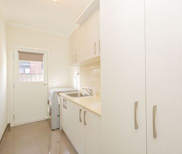 Spacious, Stylish 4-Bedroom Home for Rent - Available 27/11/2025 - Photo 6