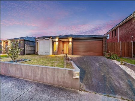 Modern and Spacious Home AVAILABLE 12th of NOVEMBER - Photo 2