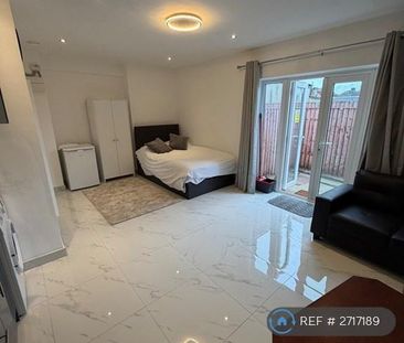 Studio to rent - Photo 5