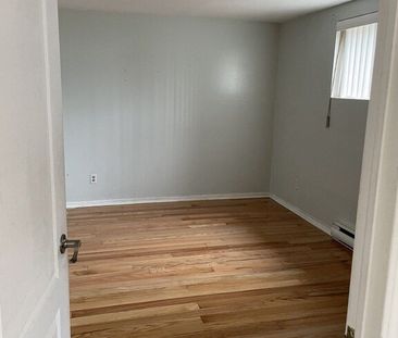Demi-sous-sol 3½ Dans Une 4plex - Photo 2