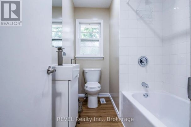 3 WHITEOAK DRIVE - Photo 1