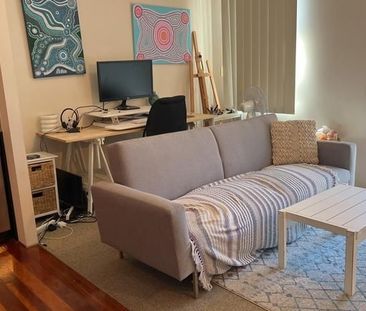 Peaceful, Convenient Living in the Heart of Teneriffe - Photo 5