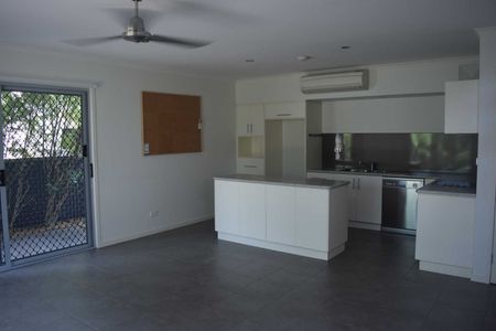 2/83-85 Malcomson Street, 4740, North Mackay Qld - Photo 3