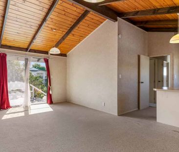 2 Bedroom With Heat Pump In Glenfield/Totora Vale - Photo 4