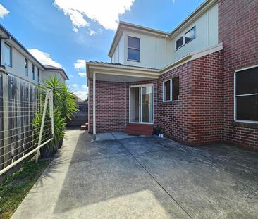 2/212 Cumberland Road, Pascoe Vale VIC 3044 - Photo 3