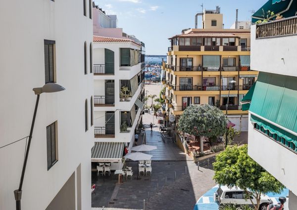 ALQUILER TEMPORAL EN LOS CRISTIANOS. DISPONIBLE ÚNICAMENTE LOS MESES DE MARZO A SEPTIEMBRE – 0067-03995