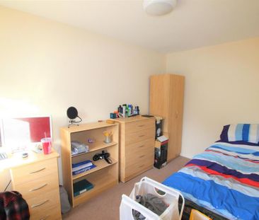 5 bedroom semi-detached house to rent - Photo 4