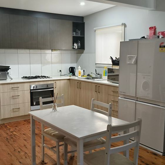 3-bedroom shared house, North Valley Road - Photo 1