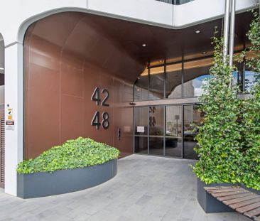 Stunning fully furnished Claremont St. apartment. - Photo 1