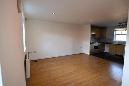 2 bedroom ground floor flat to rent - Photo 2