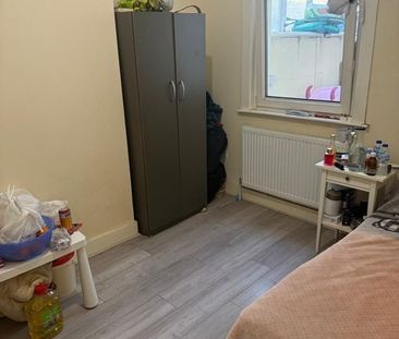 Room in a Shared House, Erskine Road, E17 - Photo 4