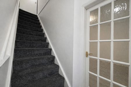3 Bedroom House To Let - HP12 - Photo 5