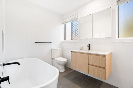 Modern Two-Bedroom Home in a Quiet, Ultra-Convenient Location - Photo 5