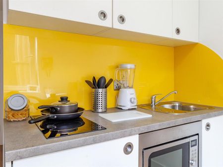 Studio to rent - Photo 2