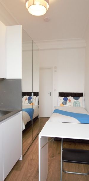 Studio Flat, Grenville Place, SW7 - Photo 1