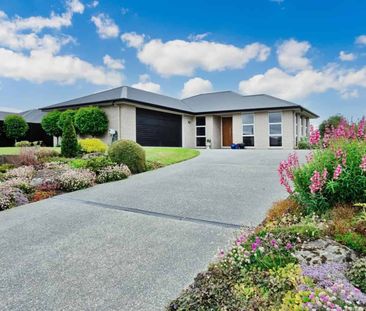 Modern Family Home - Photo 3
