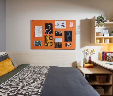 Large Standard Double Ensuite: Three Bed Flat - Photo 4