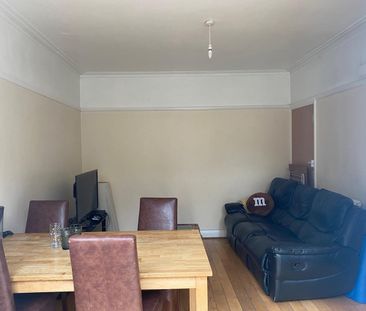 Room in a Shared House, Pymmes Green Road, N11 - Photo 1