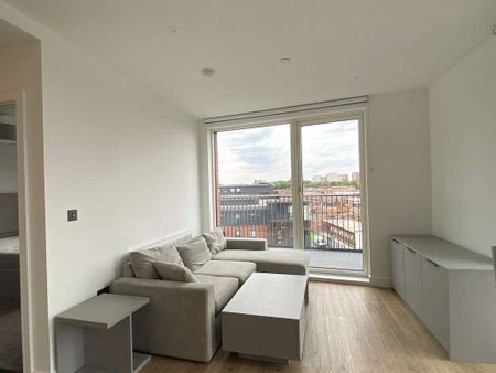 AVAILABLE 9TH APRIL! | | Furnished One Bedroom Apartment | Large Private Balcony | Located on the 5th floor in the stunning Snow Hill Wharf Development - Photo 2