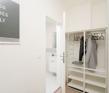 K pronájmu moderní zařízené studio s privátní kuchyní v Praze 4 u m... - Photo 1