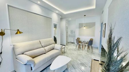 Apartamento de alquiler en Calle Gran Vía de Colón, Centro - Sagrario - Photo 2