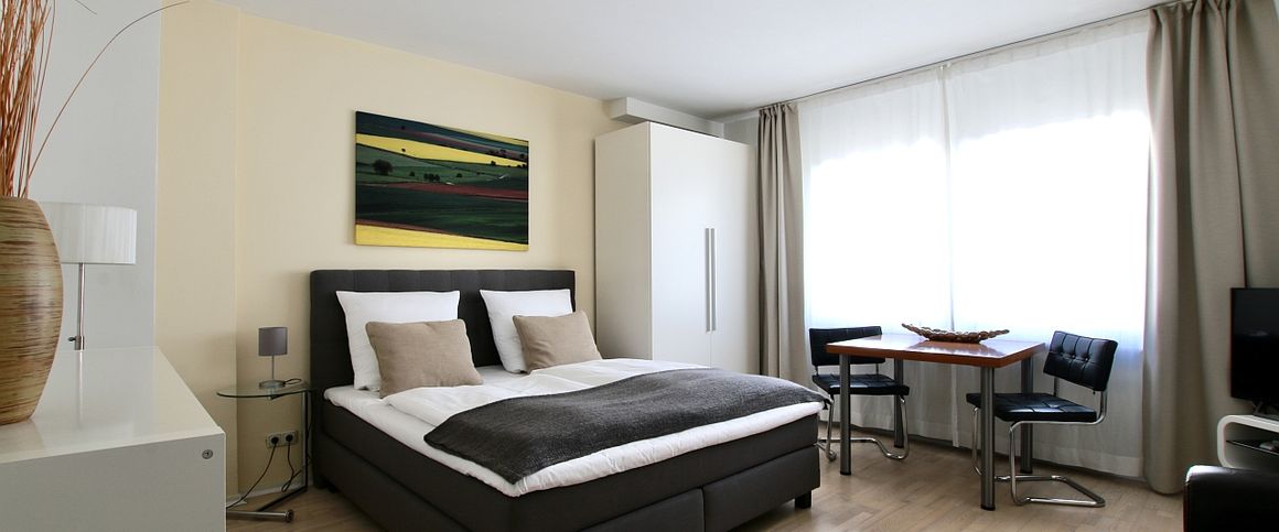 Modern möbliertes Apartment mit Aufzug im Herzen von Köln - Foto 1