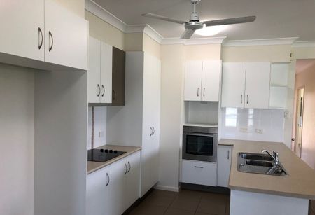32 Derwent Cct, Kelso QLD 4815 - House For Rent | Domain - Photo 4